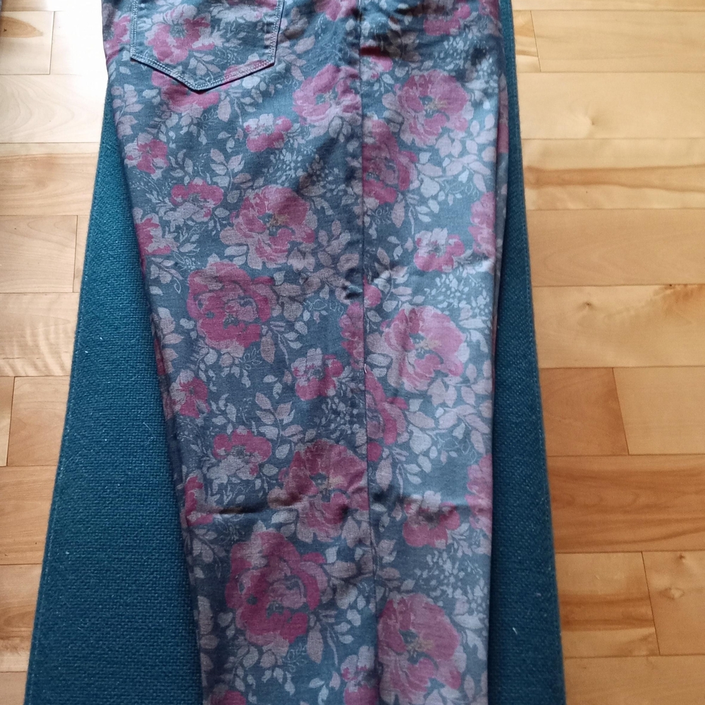 Claire's Pink and Gray Capris with Floral Design